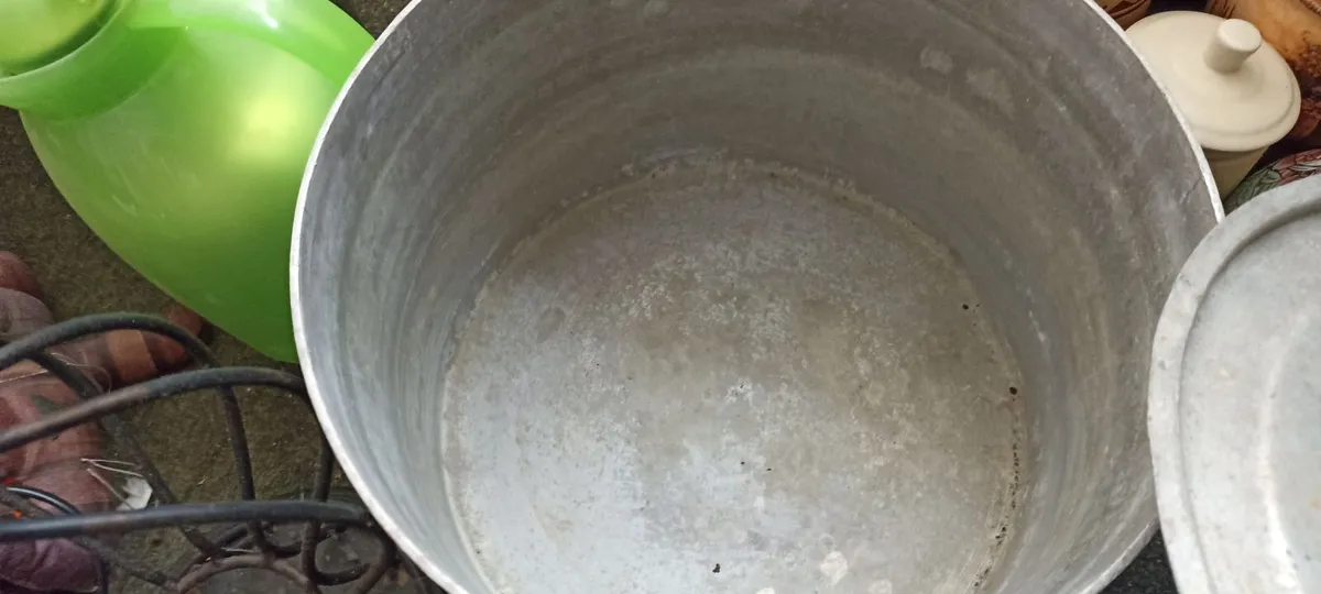 Large Aluminium Saucepans (3) - Image 3