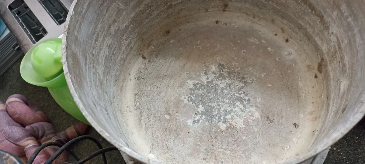 Large Aluminium Saucepans (3) - Image 4