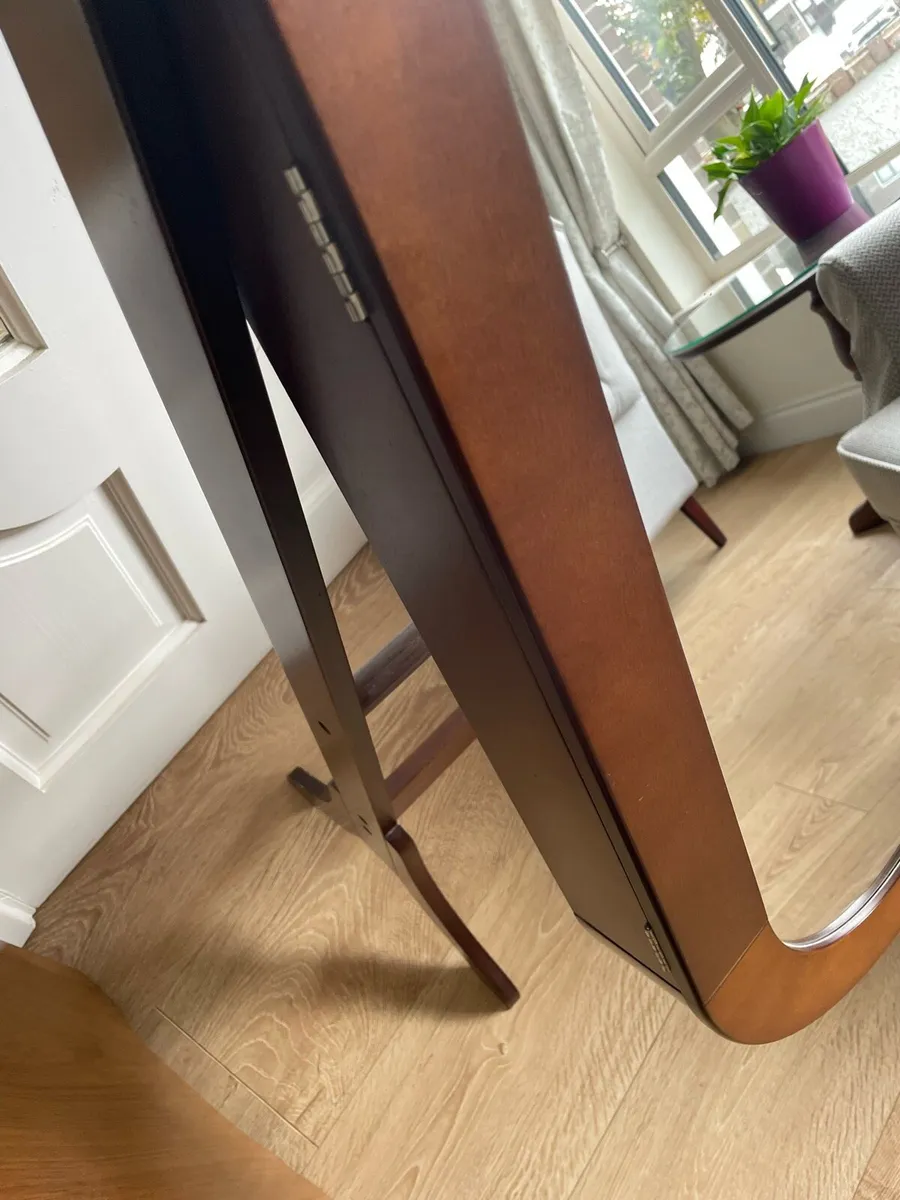 Freestanding mirror and jewellery press - Image 3