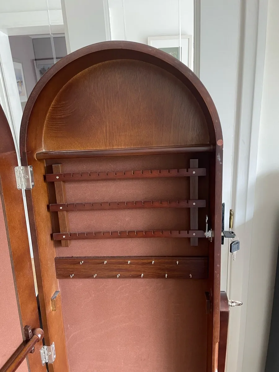 Freestanding mirror and jewellery press - Image 4
