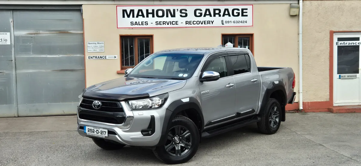 Toyota Hilux 2025 Manual Plus Vat - Image 1