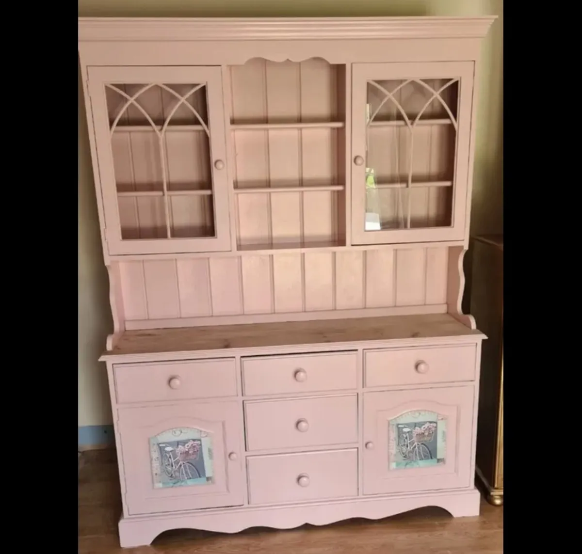 Kitchen dresser