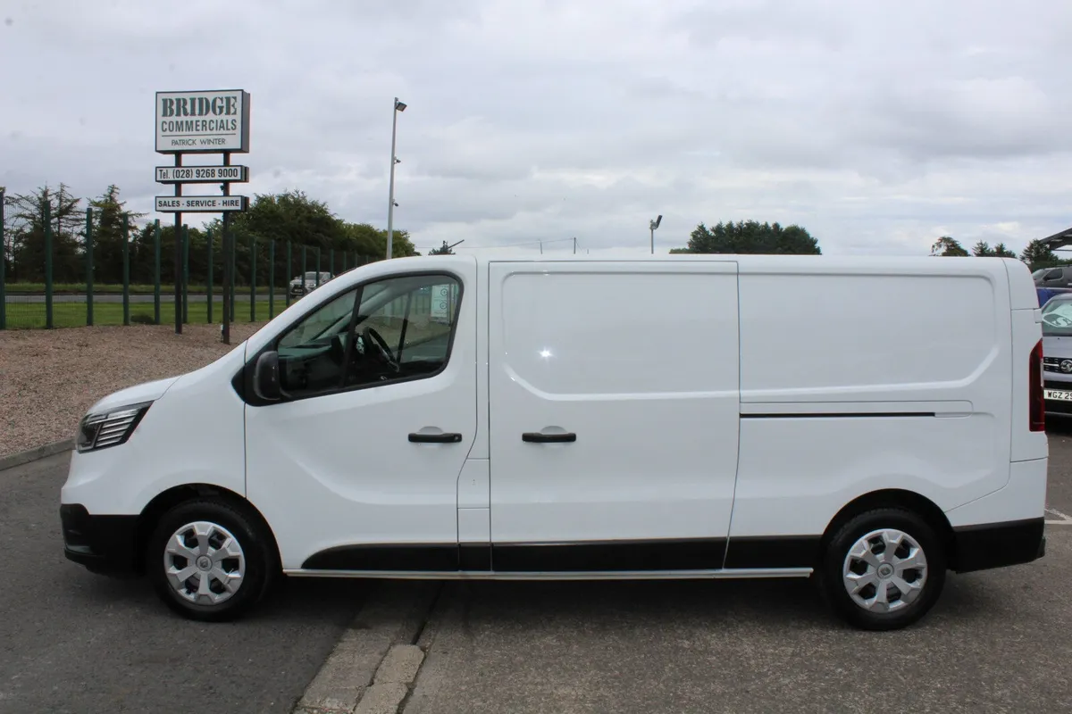 2023 Renault Trafic LL30 Business+ - Image 2