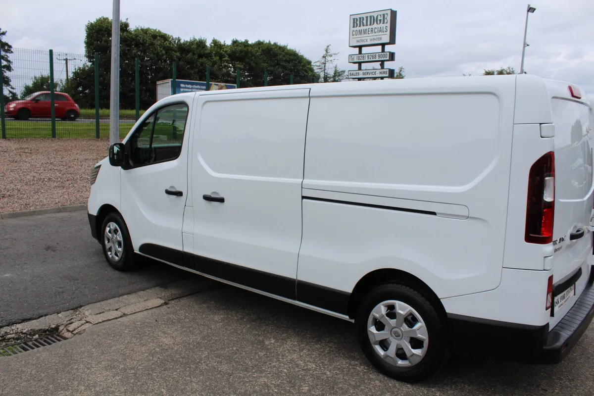 2023 Renault Trafic LL30 Business+ - Image 3