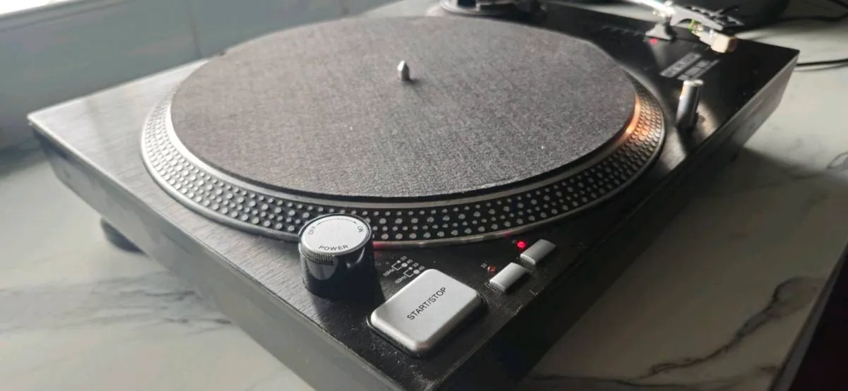 Turntable - Image 1