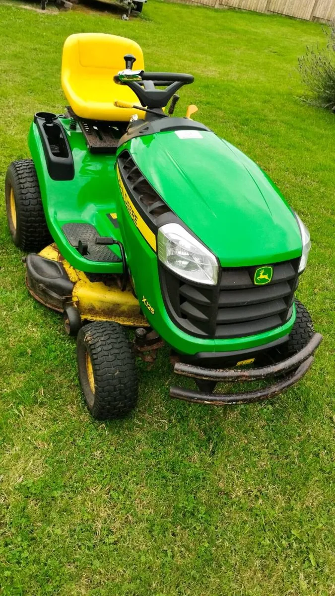 John Deere Ride on mulcher mower - Image 2