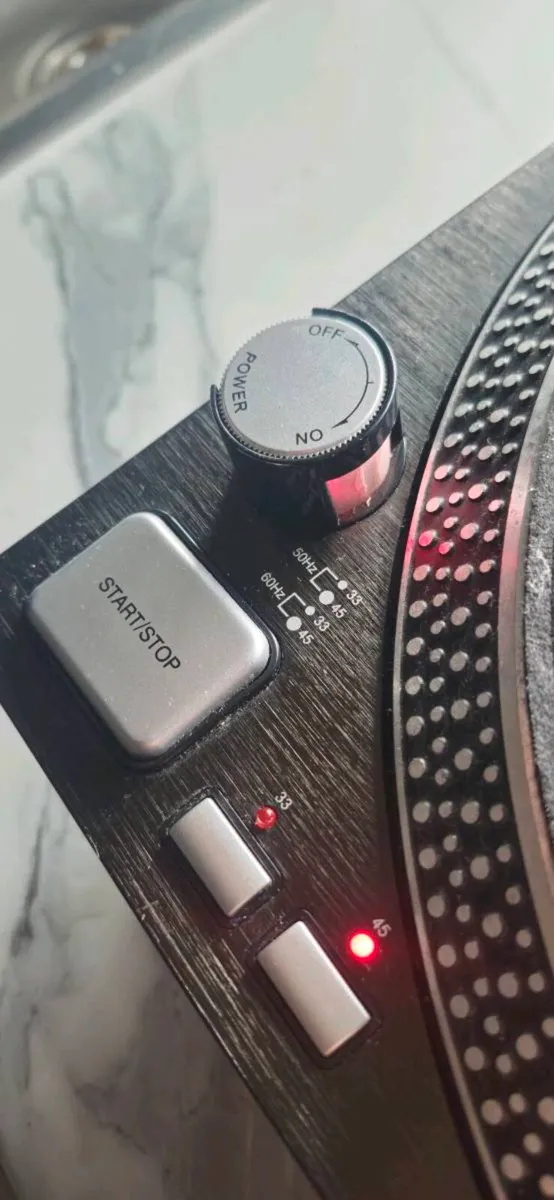 Turntable - Image 2