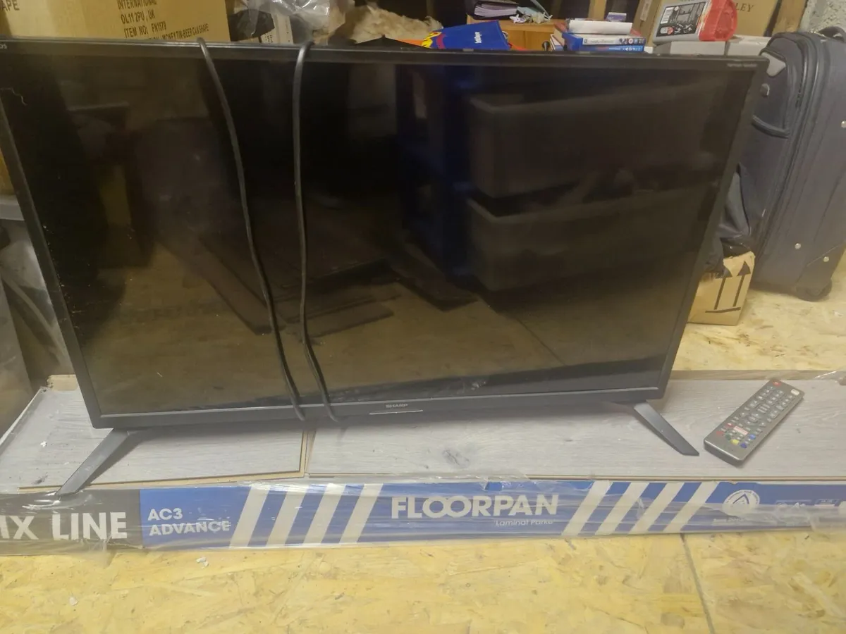 Glass top coffee table plus two tvs - Image 3