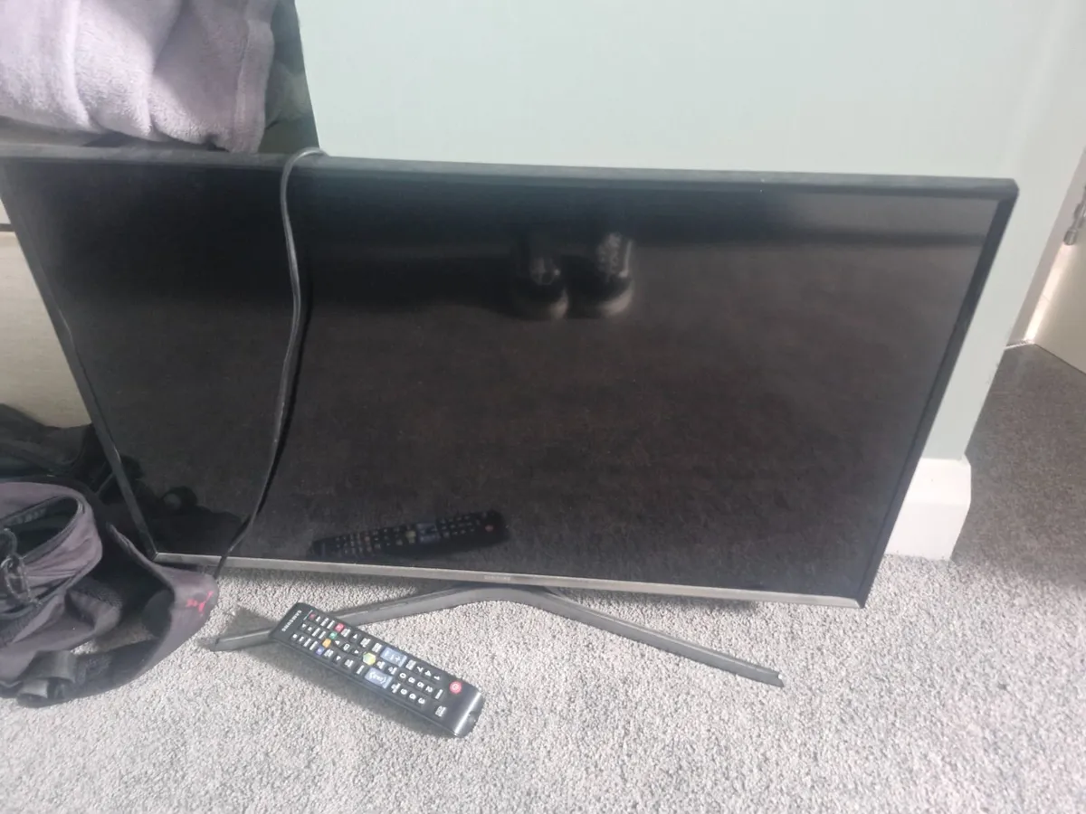 Glass top coffee table plus two tvs - Image 2