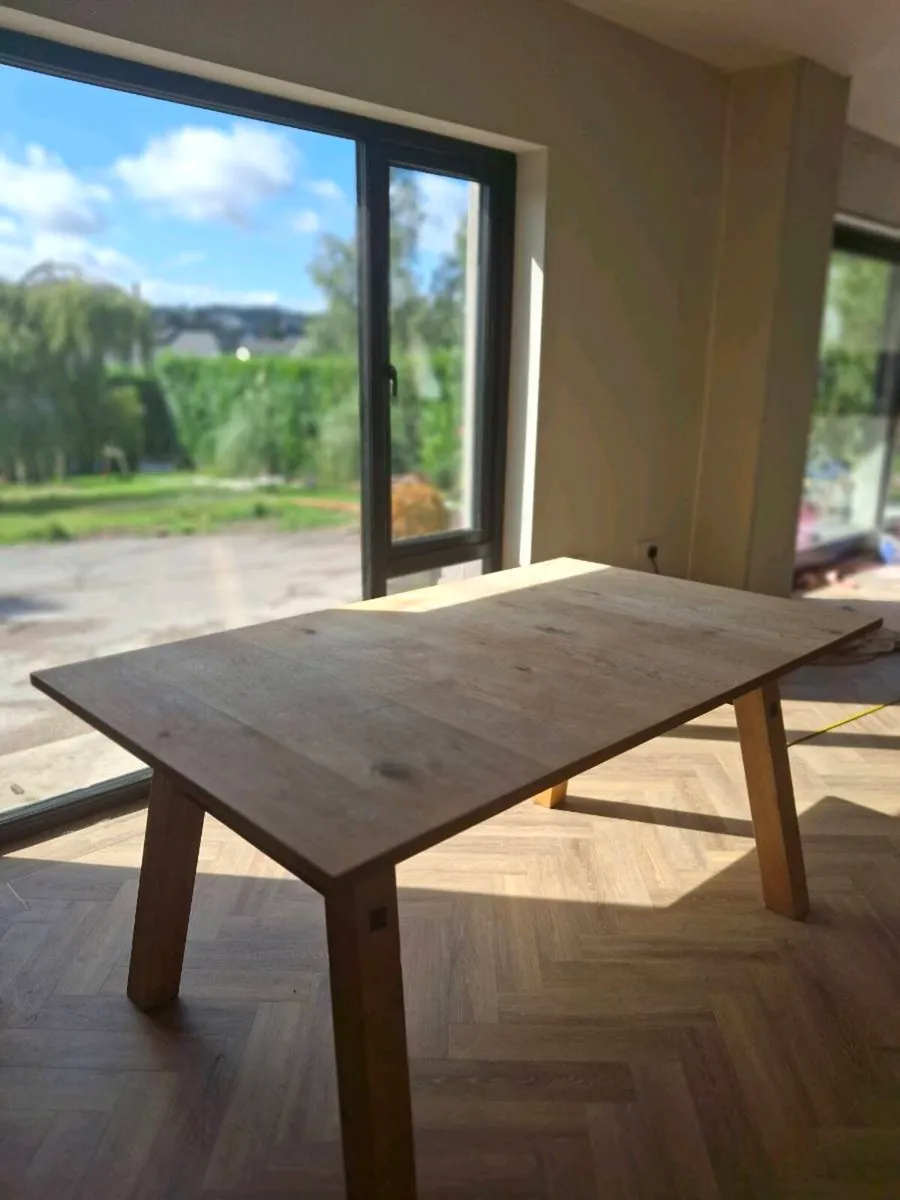 Dining table - Image 1