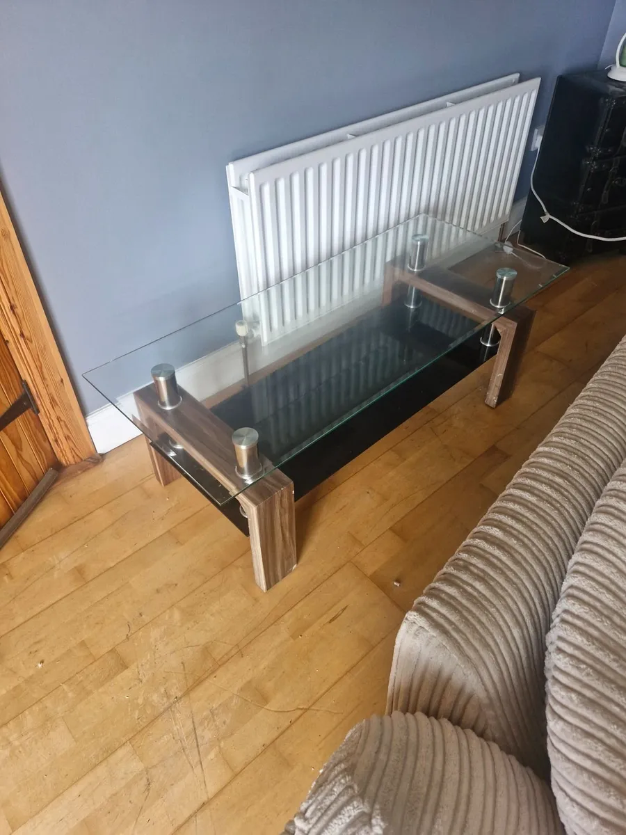 Glass top coffee table plus two tvs - Image 4