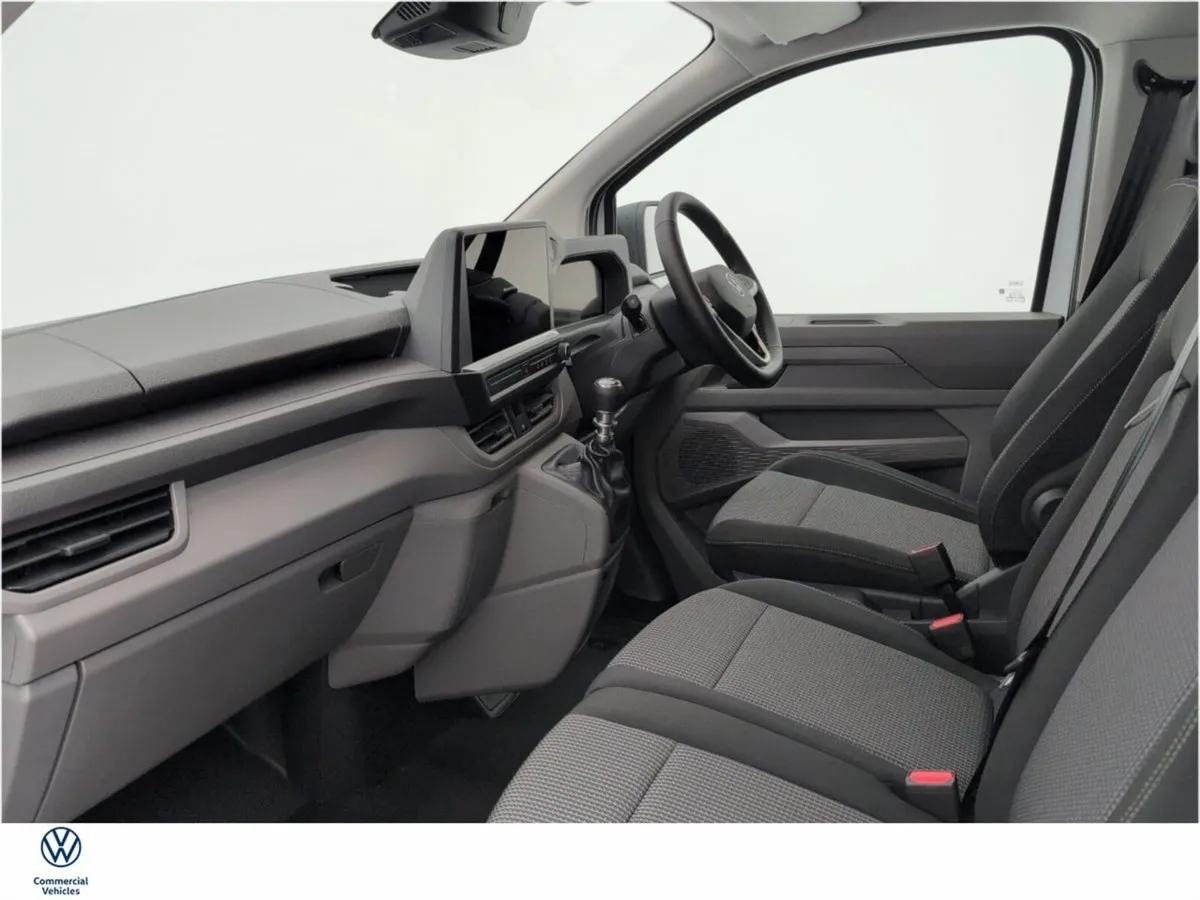 Volkswagen Transporter 30 VAN LWB TRENDLINE 110HP - Image 4