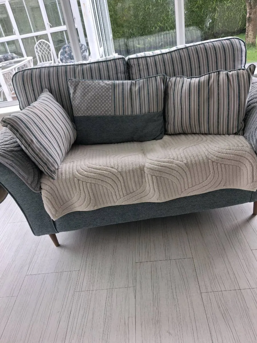 Suite of furniture - Image 1