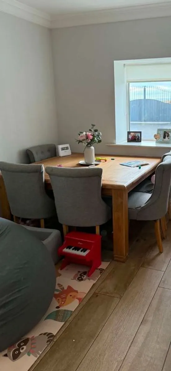 dinning table - Image 1