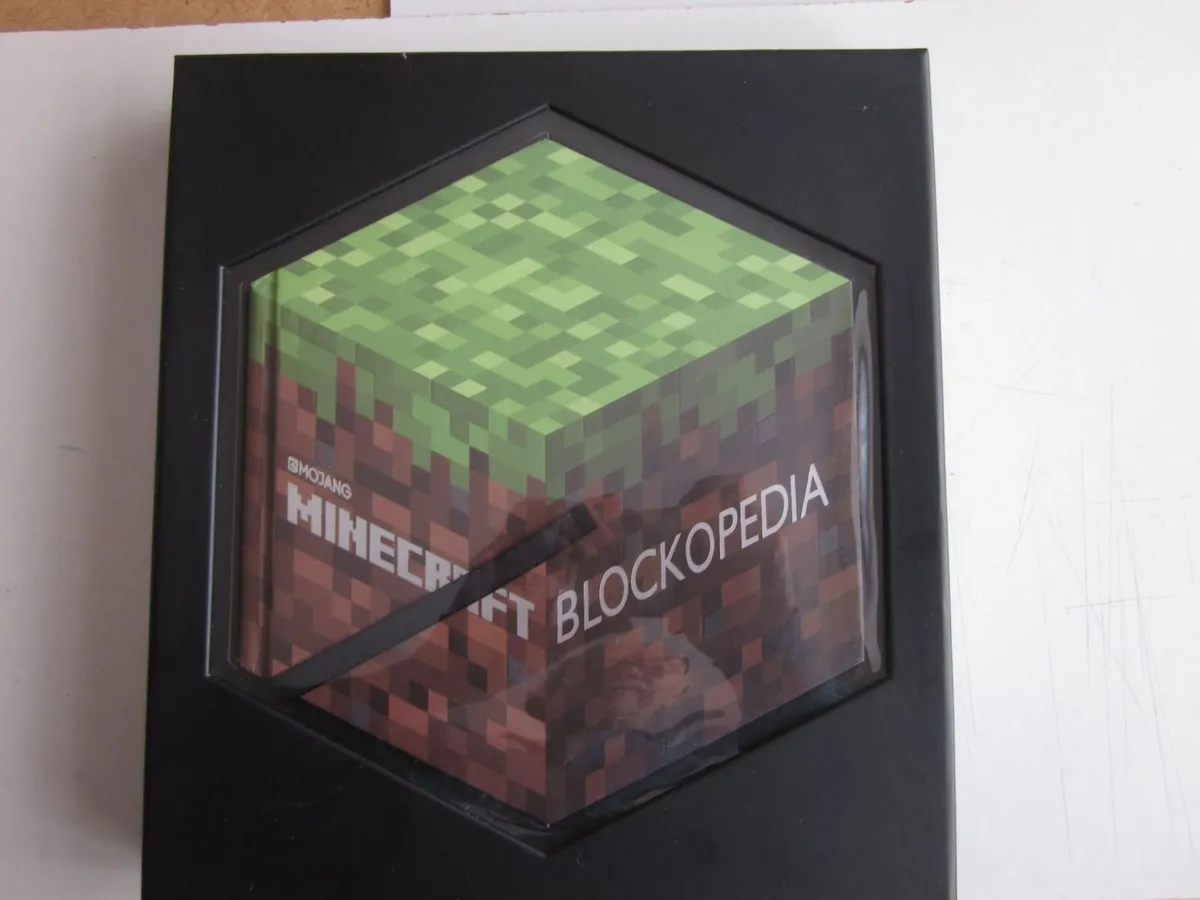 Minecraft Blockopedia: An Official Minecraft Book - Image 1