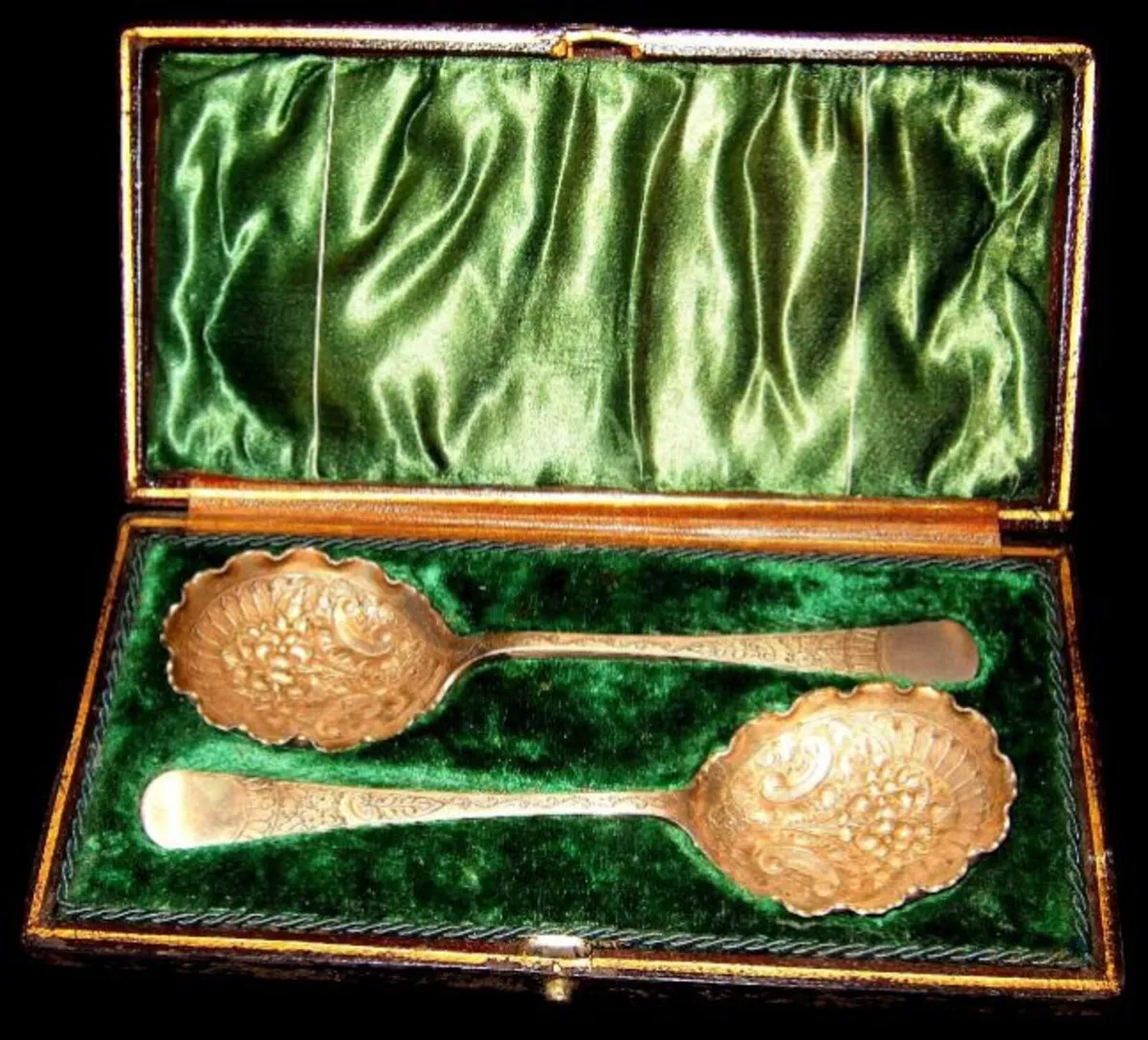 Cased Pair of Vintage Thomas Turner Berry Spoons - Image 4
