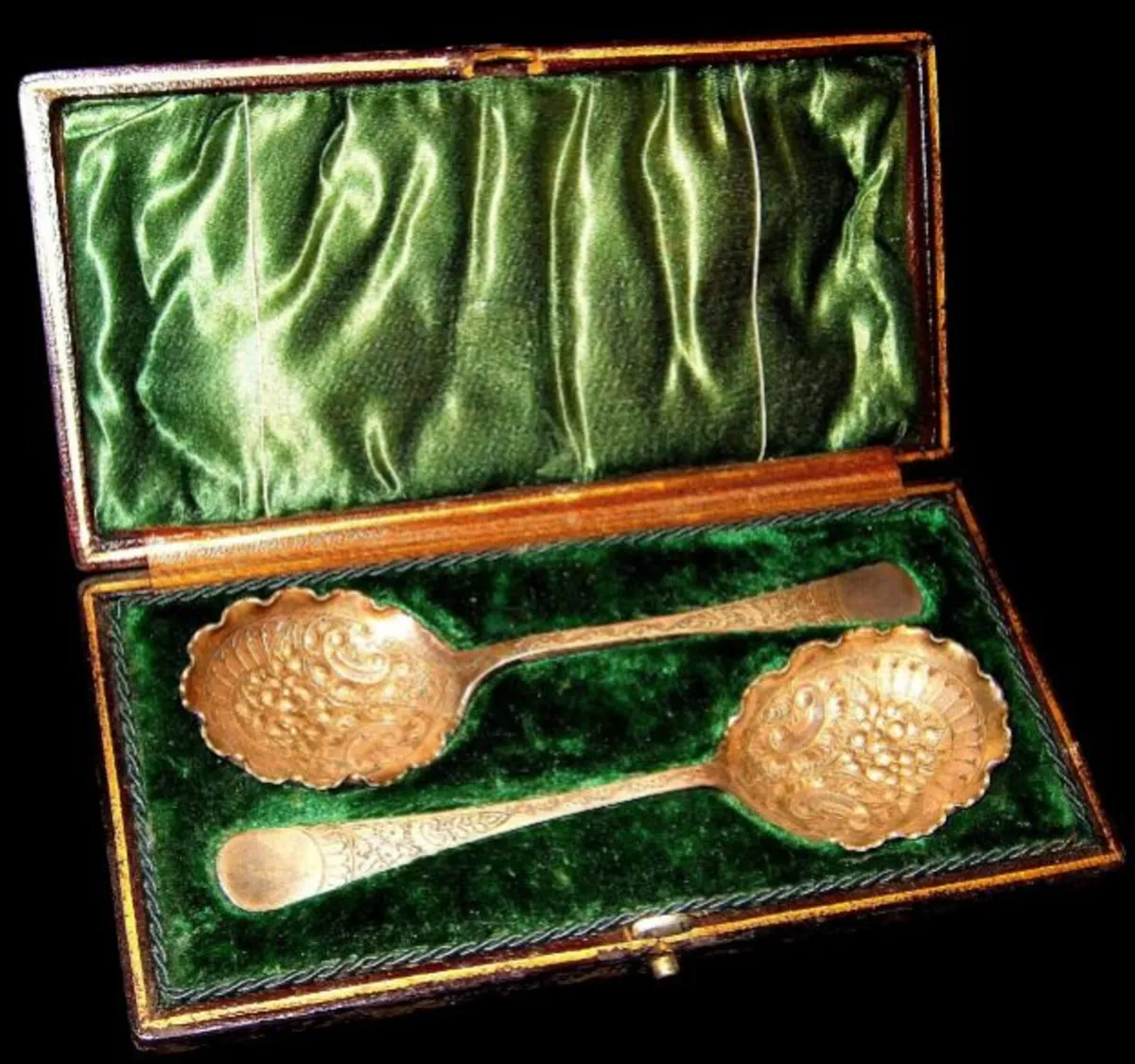 Cased Pair of Vintage Thomas Turner Berry Spoons - Image 1
