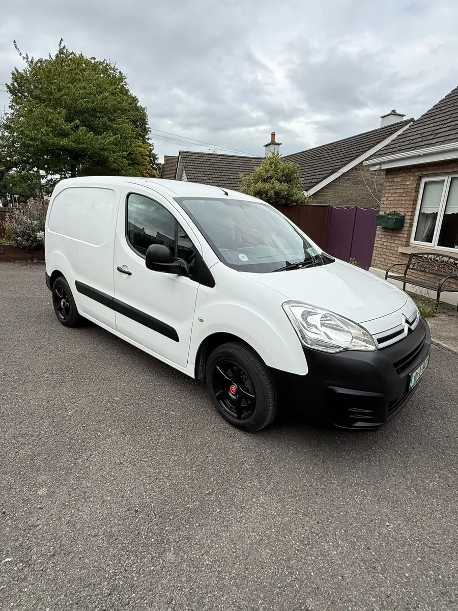 Van - Image 4