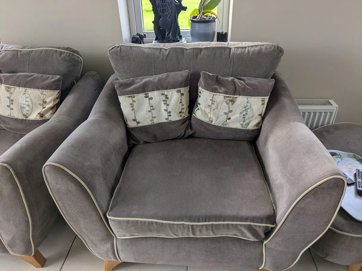 3 PIECE SUITE - Image 2