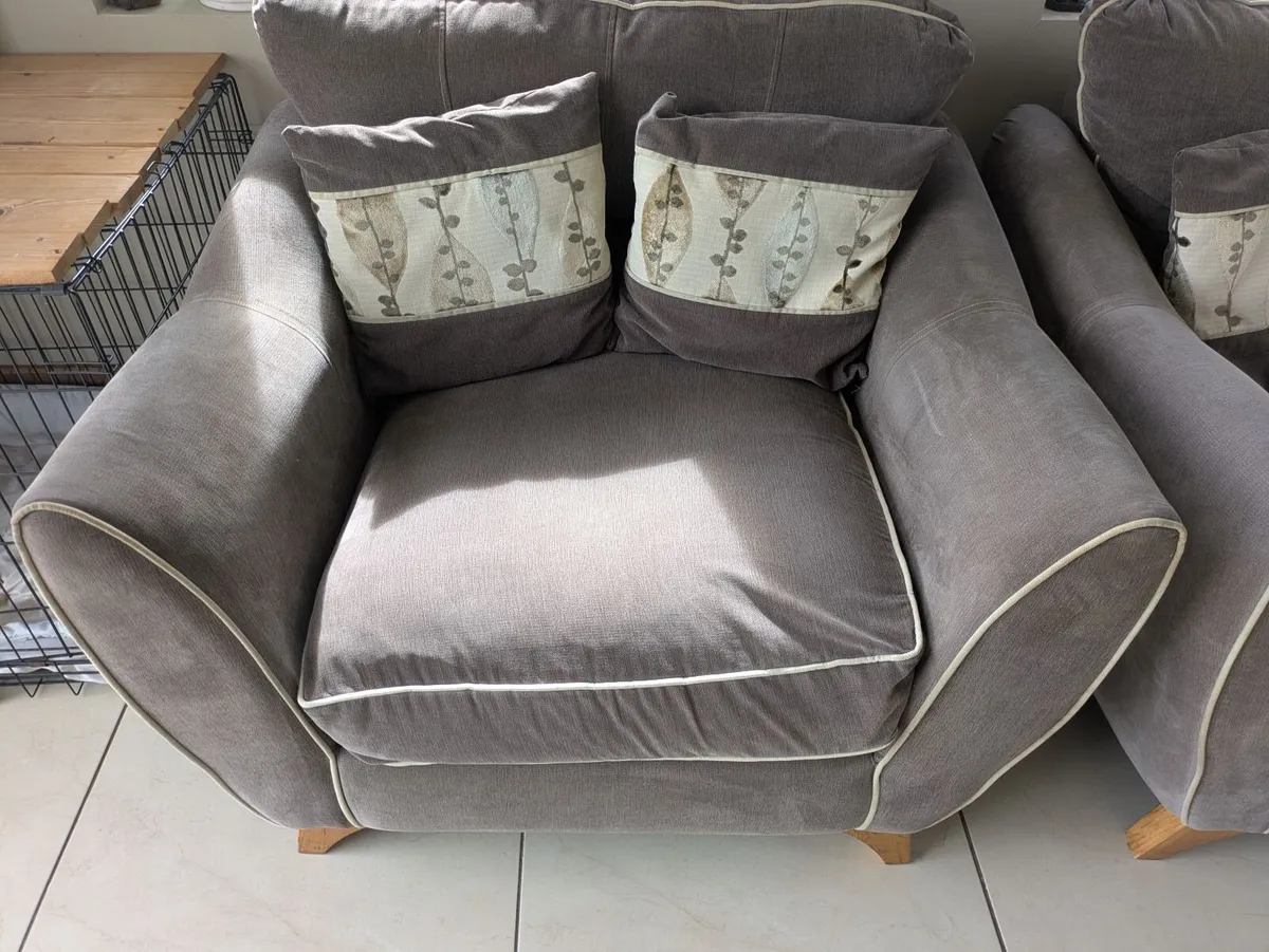 3 PIECE SUITE - Image 3