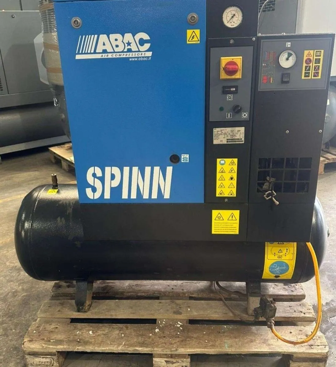 PRE OWNED ABAC SPINN 5.5KW AIR COMPRESSOR - Image 1