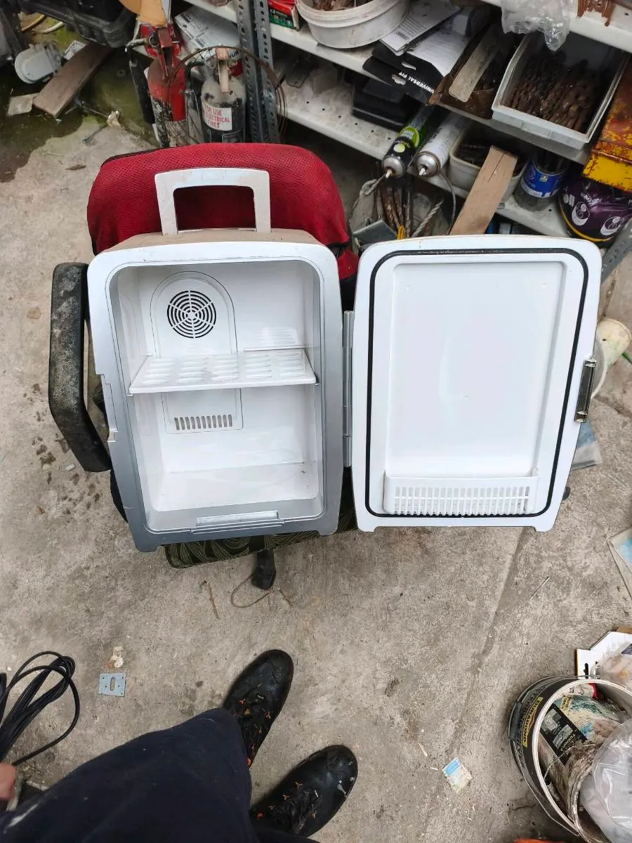 Mini fridge - Image 1