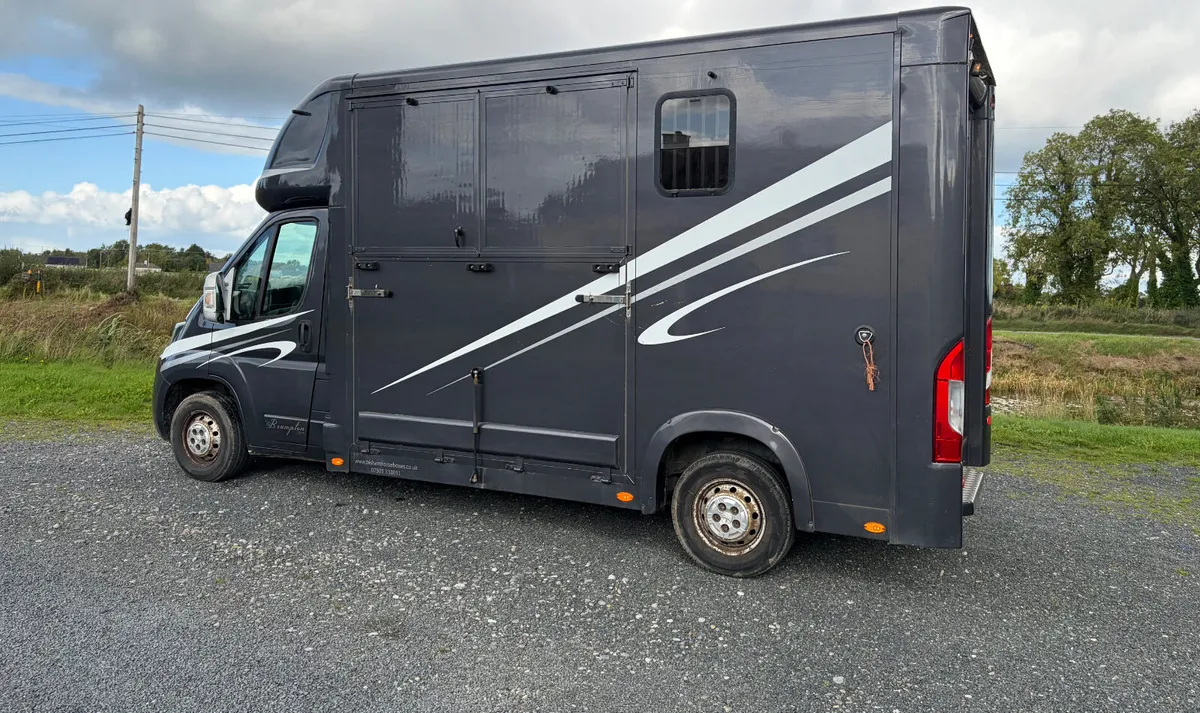 Lovely 2 stall Peugeot Boxer - Image 4
