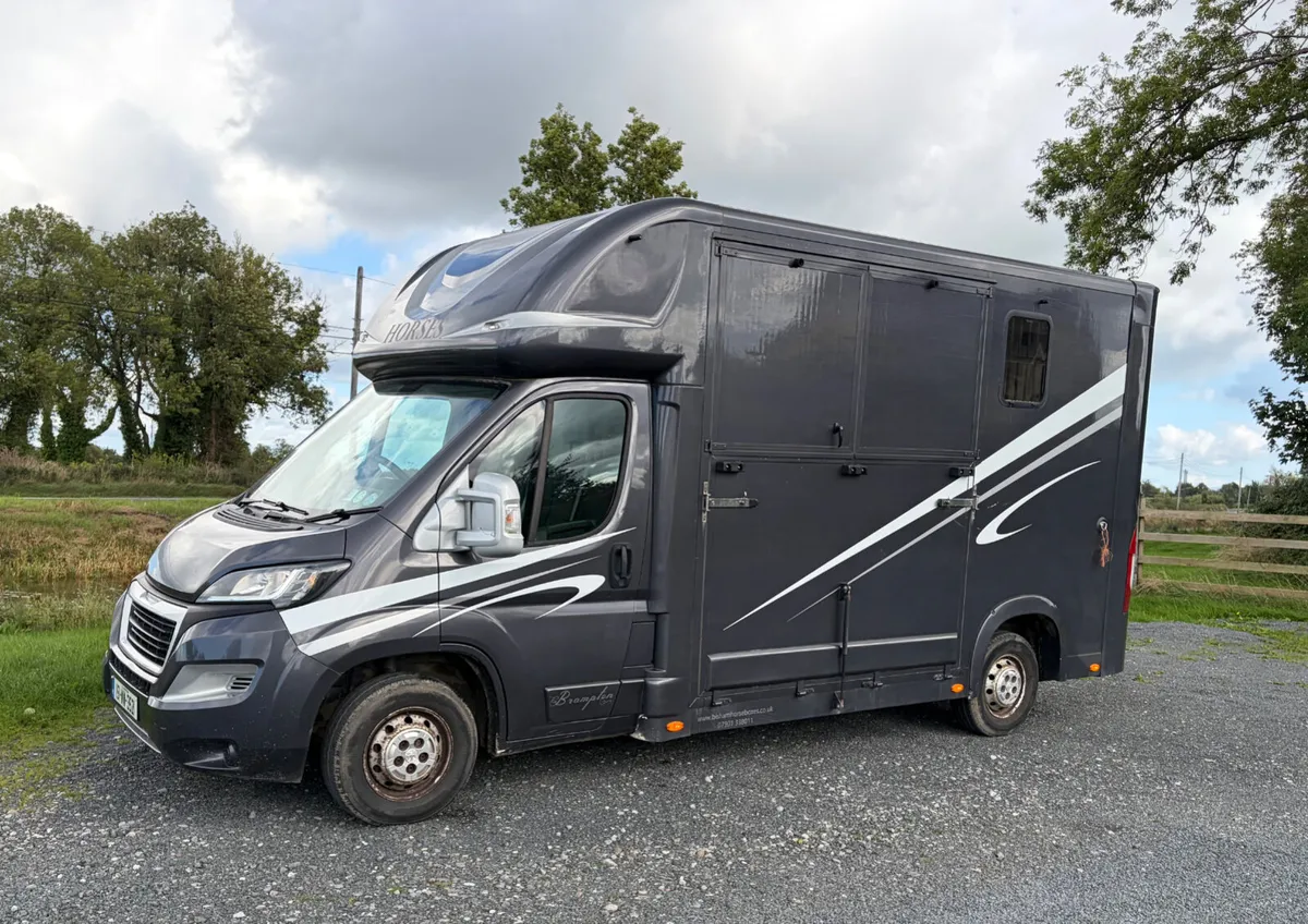 Lovely 2 stall Peugeot Boxer - Image 3