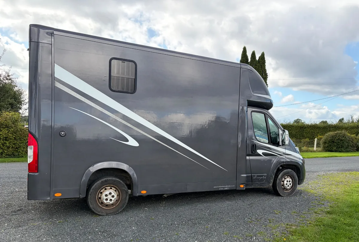 Lovely 2 stall Peugeot Boxer - Image 2
