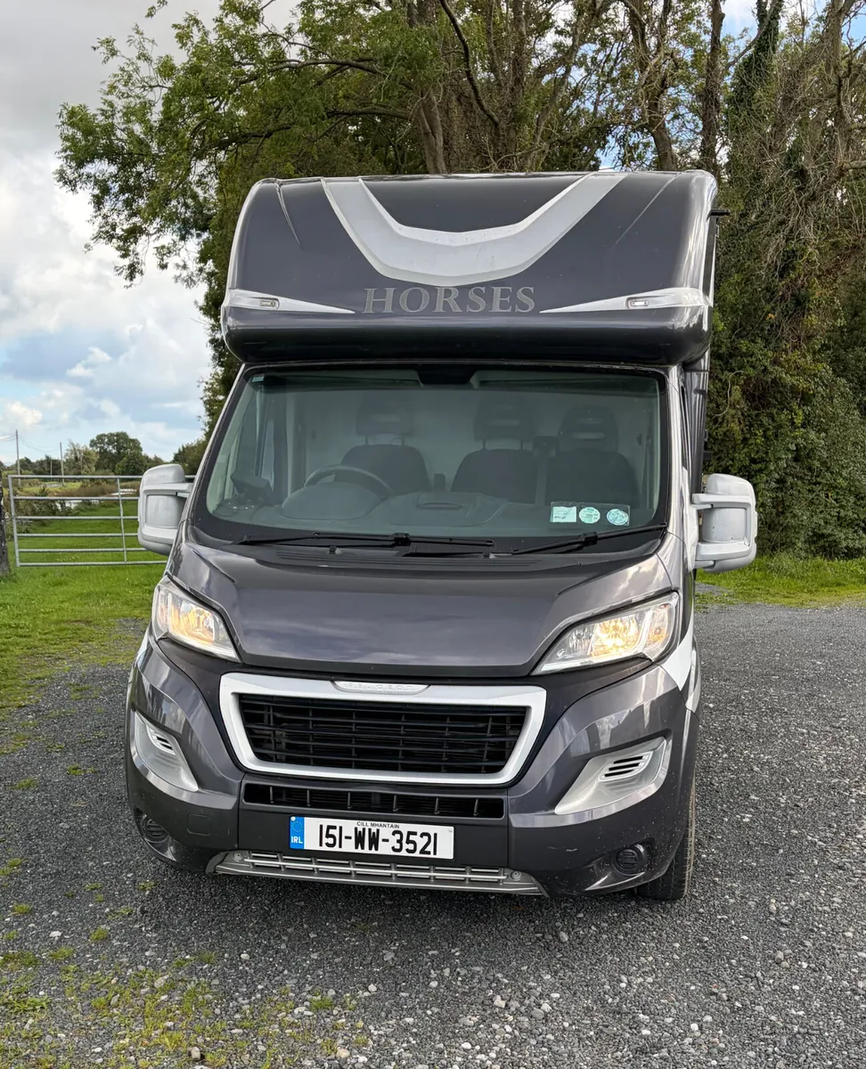 Lovely 2 stall Peugeot Boxer - Image 1