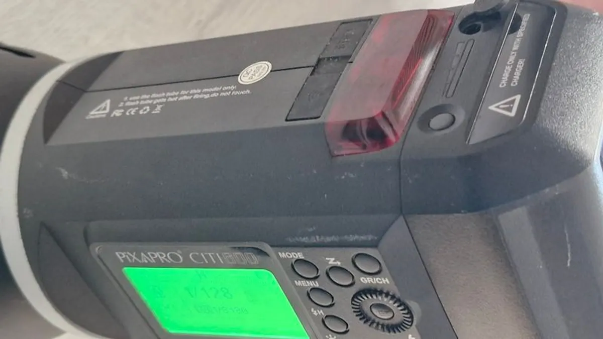 Pixapro CITI600 Battery Powered Flash - Excellent Condition - Image 3