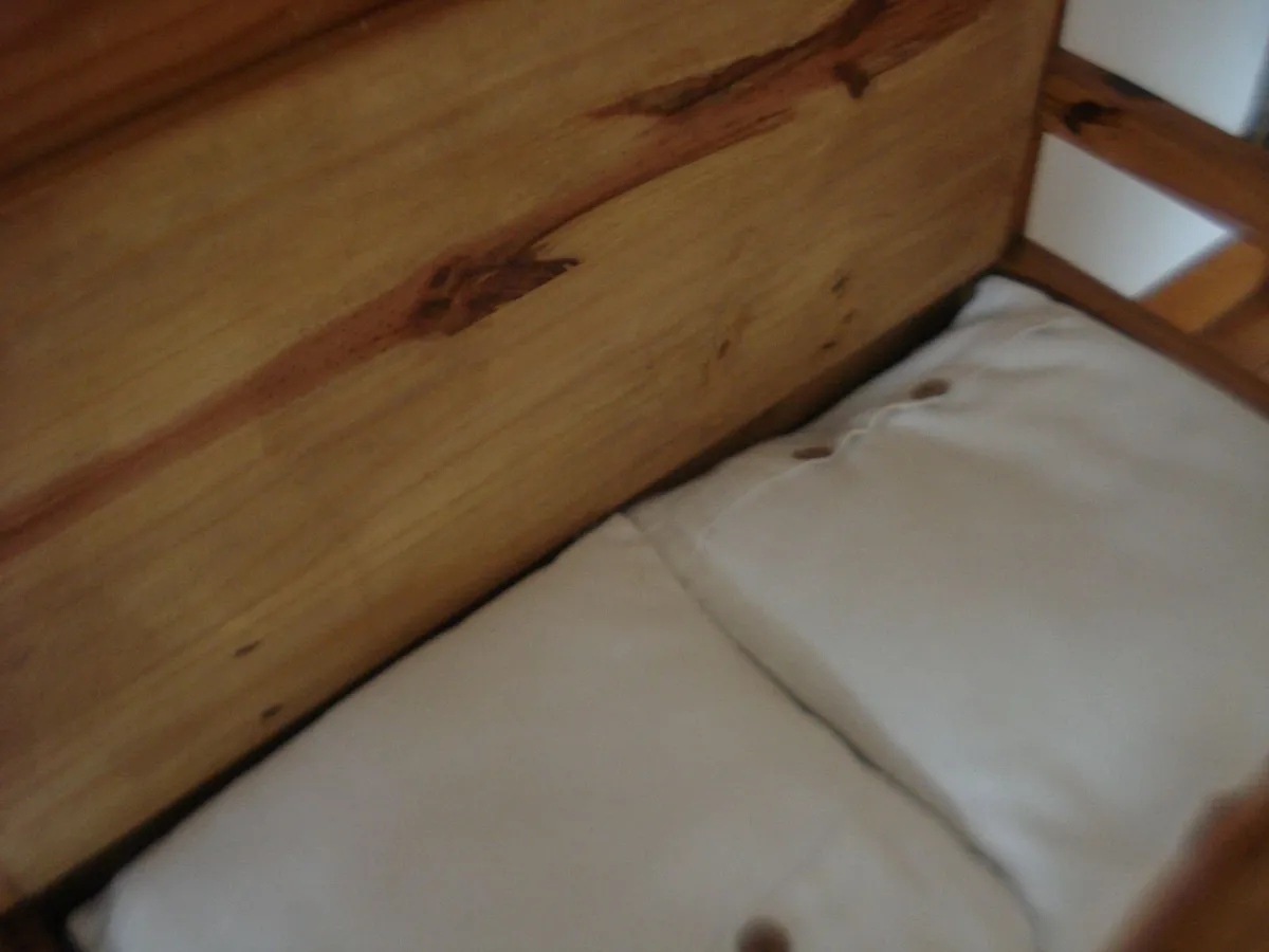 OLD MEXICAN PINE COMPACT MONKS BENCH. - Image 3