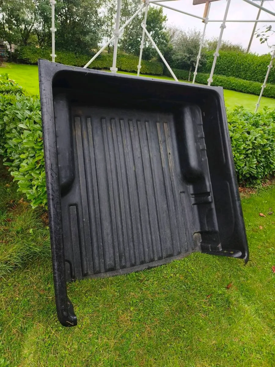 Crew cab insert Toyota Hilux - Image 4