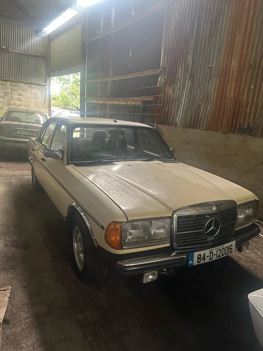 Mercedes  also a very rare Toyota Camry Corolla - Image 2
