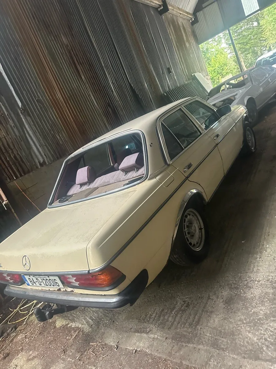 Mercedes  also a very rare Toyota Camry Corolla - Image 3