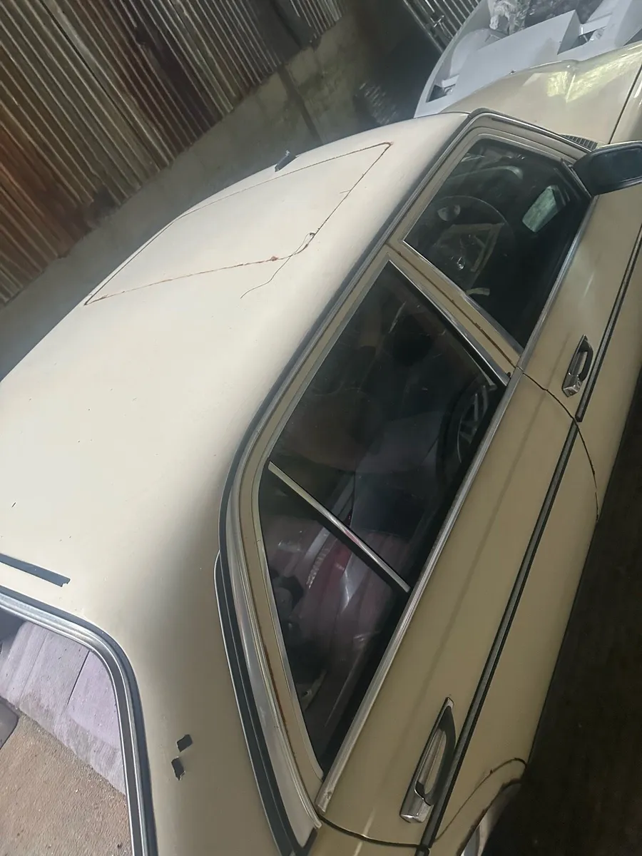 Mercedes  also a very rare Toyota Camry Corolla - Image 4