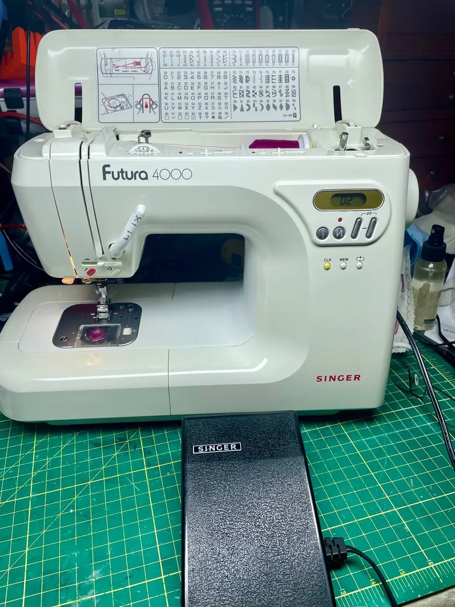 SINGER Futura 4000 - Serviced - Excellent 100 stit - Image 2