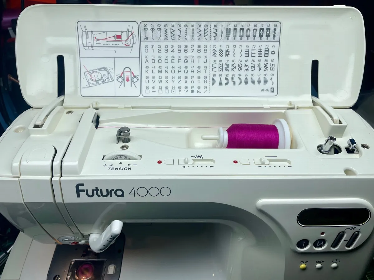 SINGER Futura 4000 - Serviced - Excellent 100 stit - Image 3