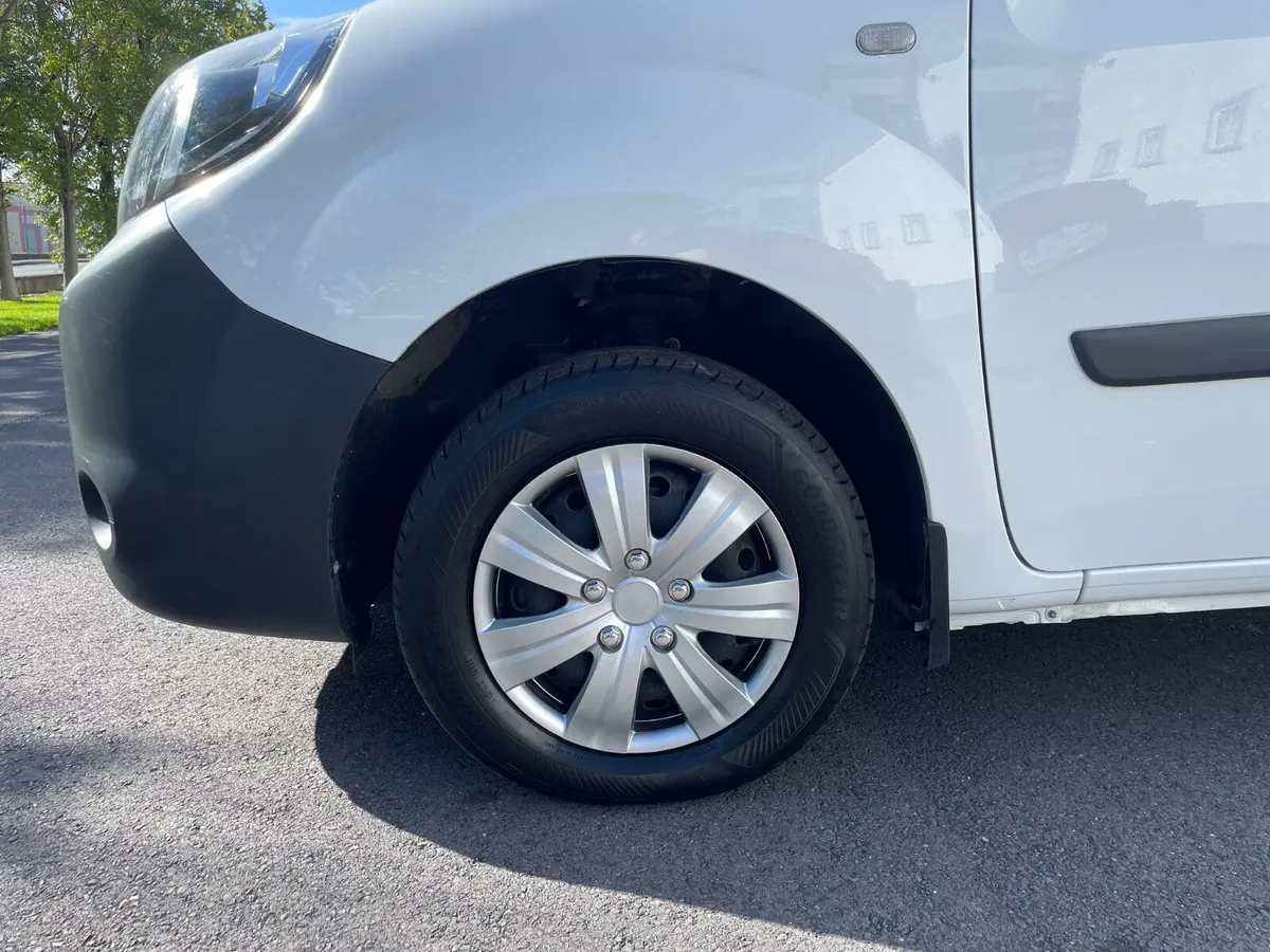 PRICE EX VAT - 30KWH - REVERSE SENSORS - NEW DOE - Image 2