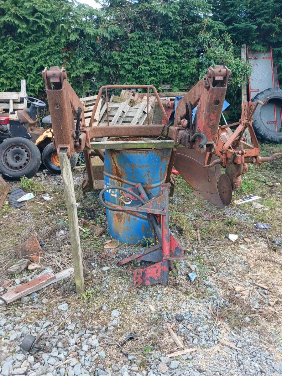 Front loader - Image 2