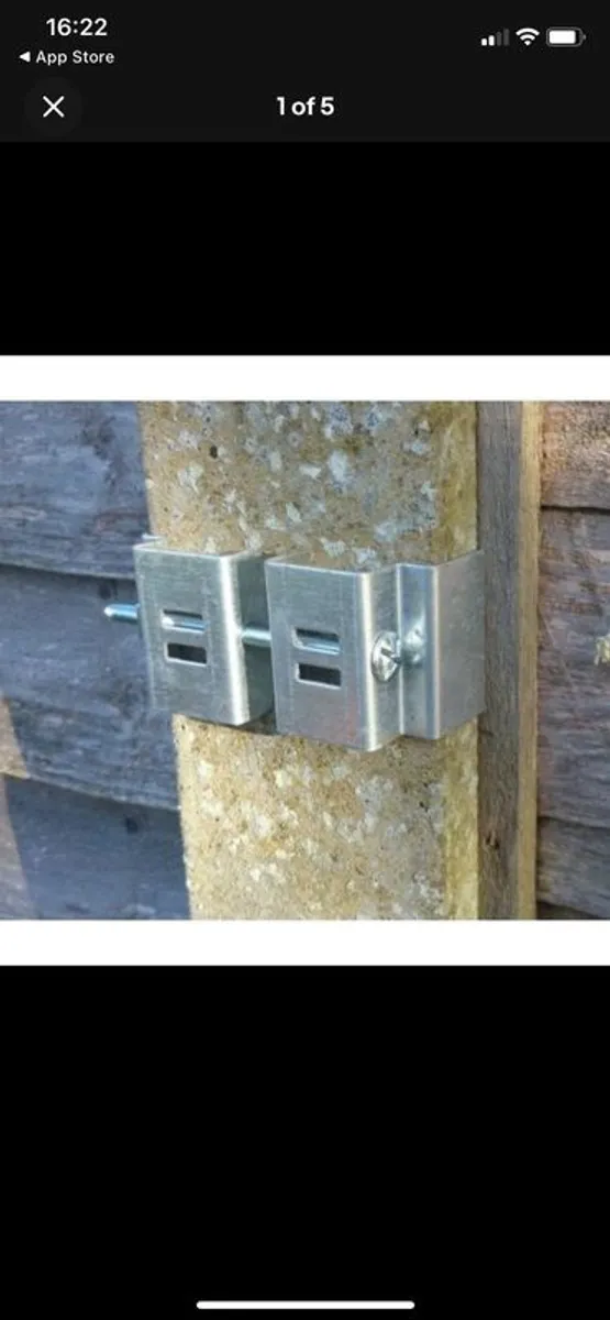 Concrete post bracket - attachment steel clamp and screw - Image 1