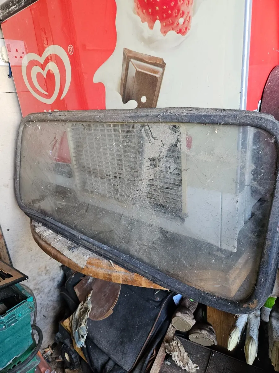 Vintage Car Rear Window - Image 3