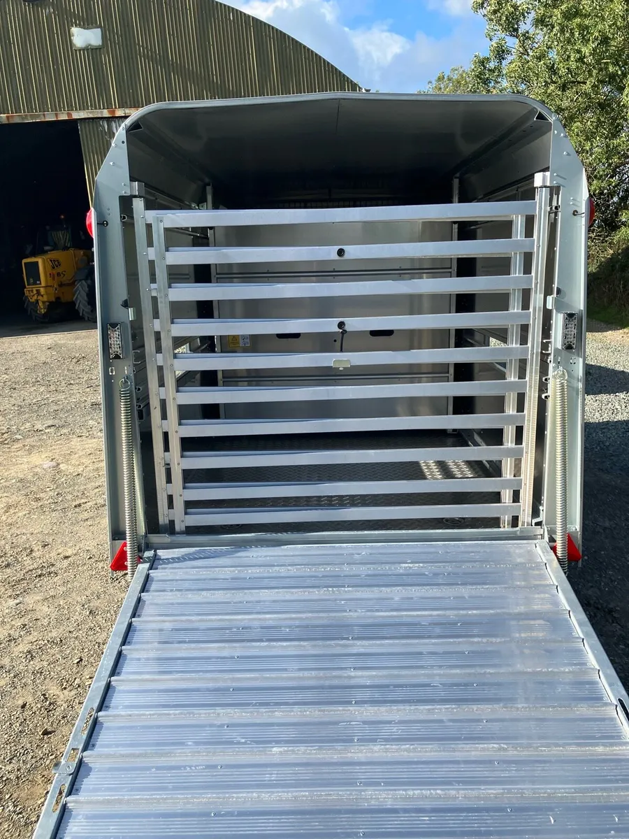 Trailers - Image 4