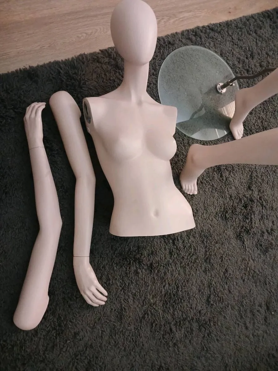 Mannequin - Image 2