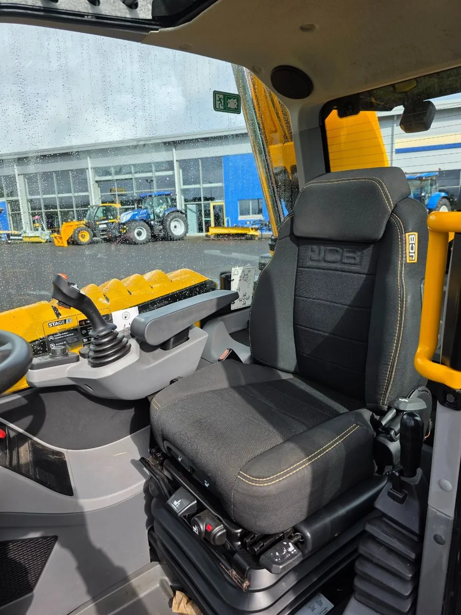 2023 JCB 532-60 Agri Telehandler - Image 2