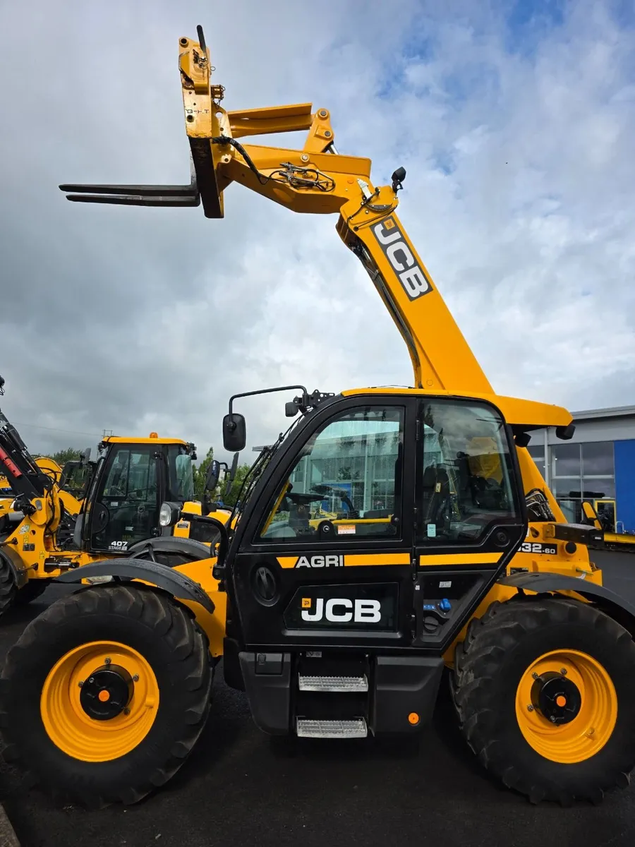 2023 JCB 532-60 Agri Telehandler - Image 3