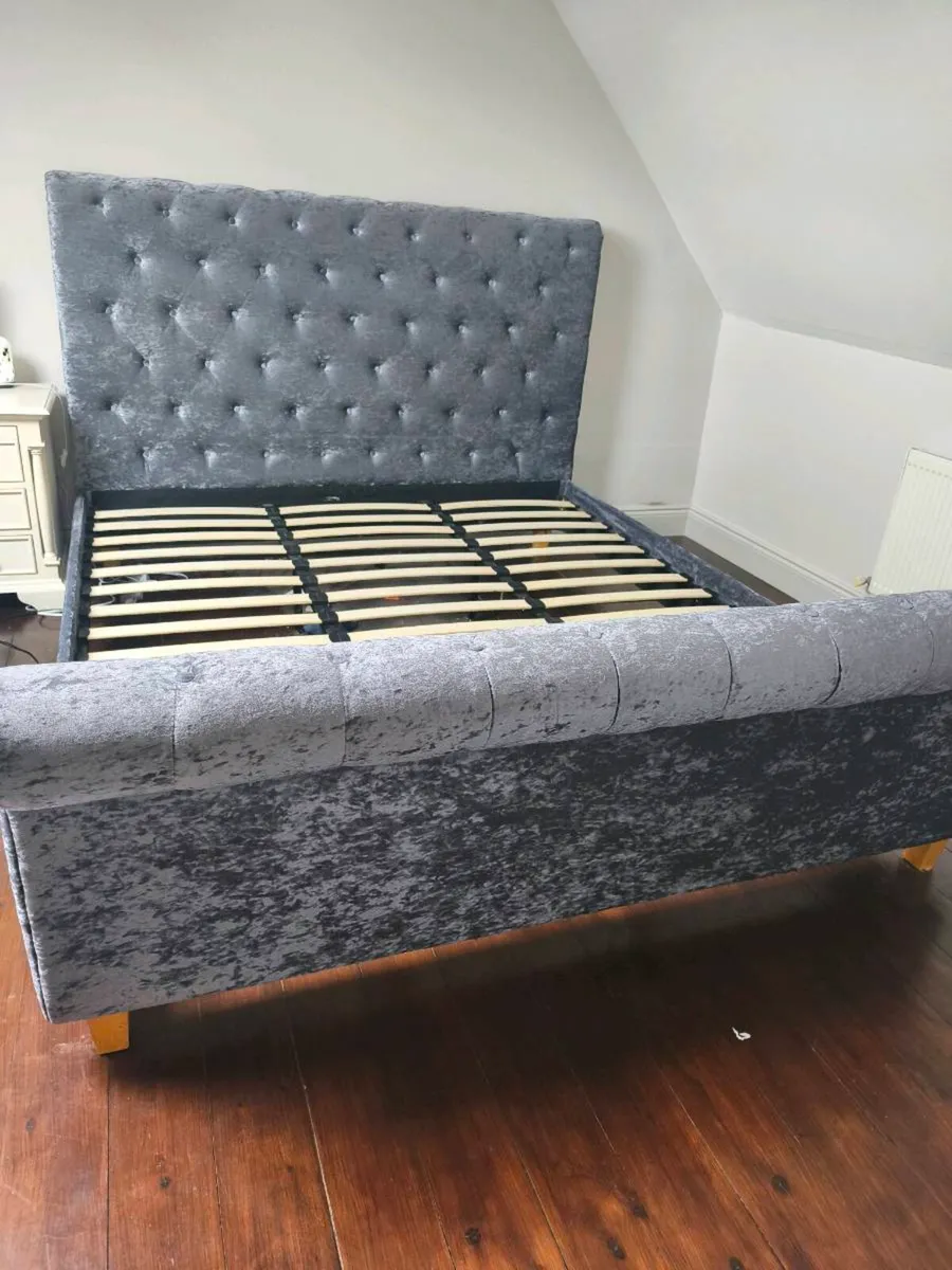Crushed Velvet Chesterfield Super King bed - Image 1