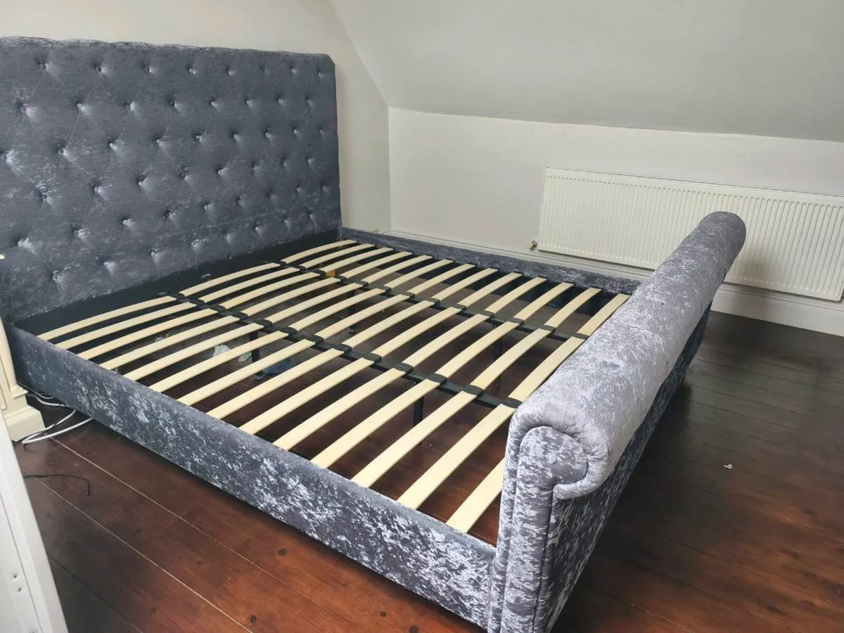 Crushed Velvet Chesterfield Super King bed - Image 2