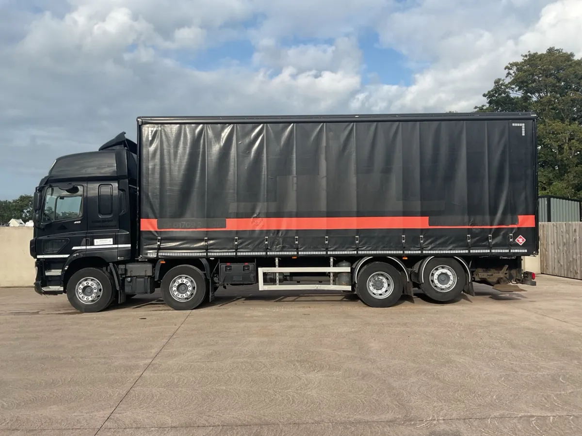 2019 (19) DAF CF410 8x2 Curtainsider - Image 2