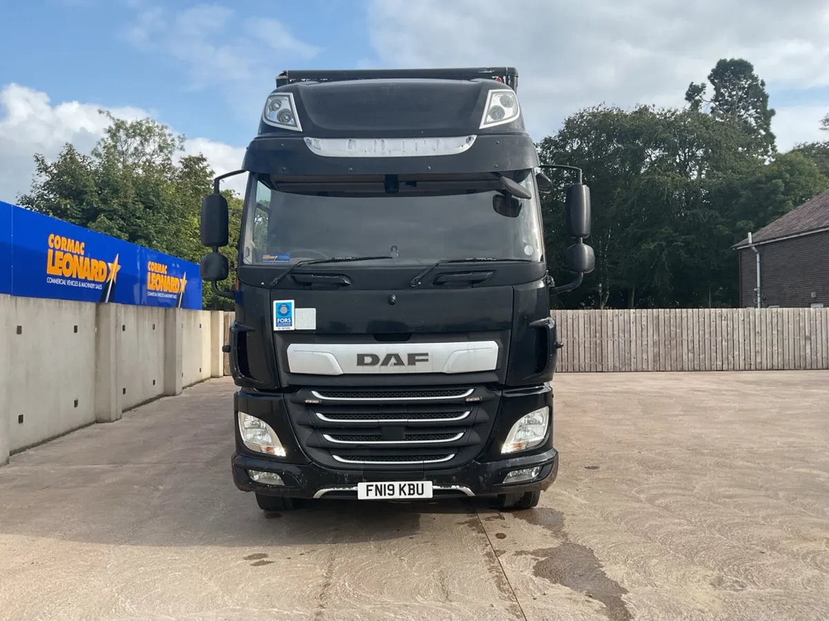 2019 (19) DAF CF410 8x2 Curtainsider - Image 4